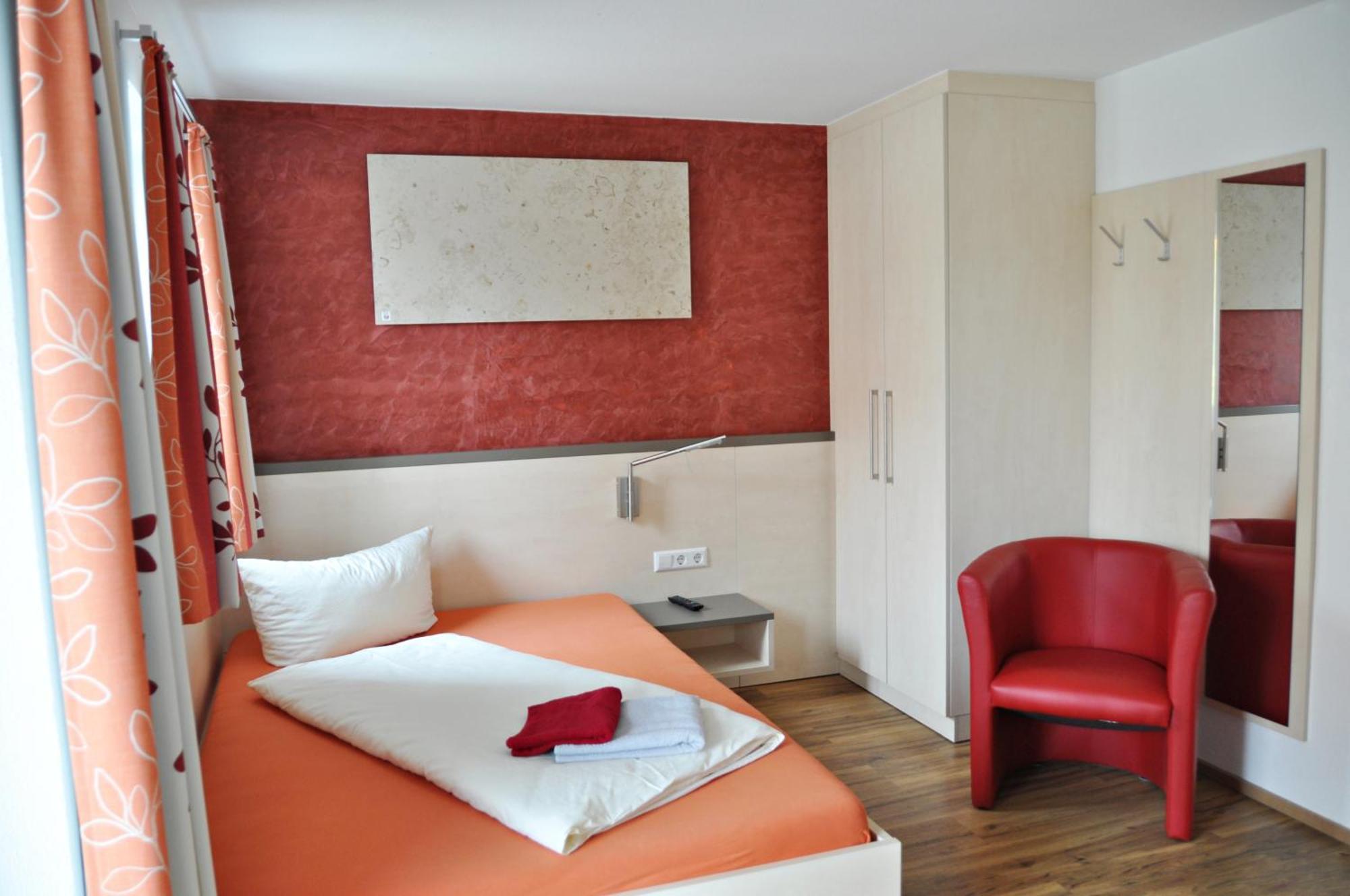Goldener Schluessel Mit Gaestehaus Sina Nördlingen Δωμάτιο φωτογραφία